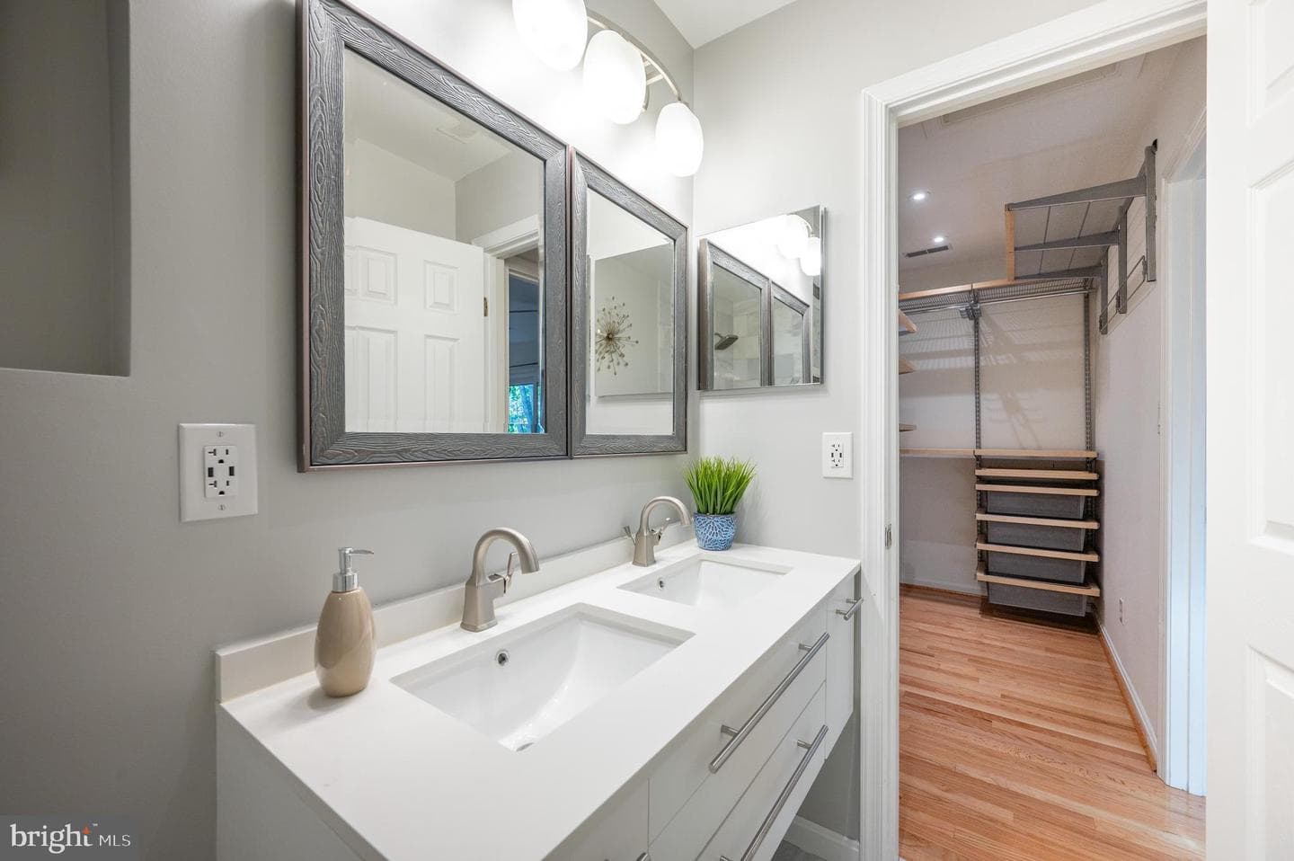 122 Sanborn Place photo 36