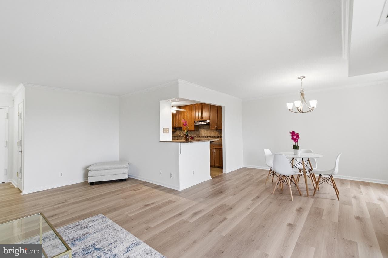 307 Yoakum Parkway #1104 photo 22