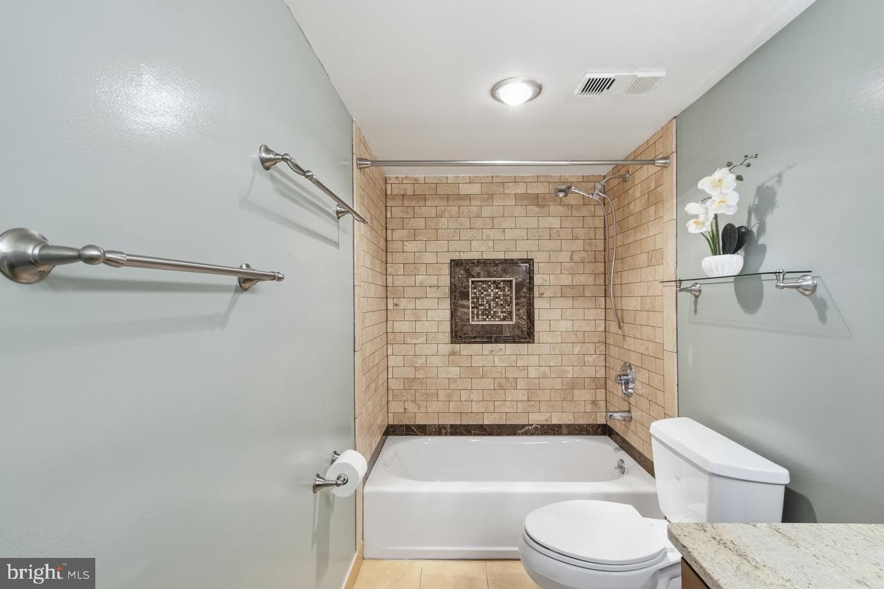 307 Yoakum Parkway #1104 photo 37