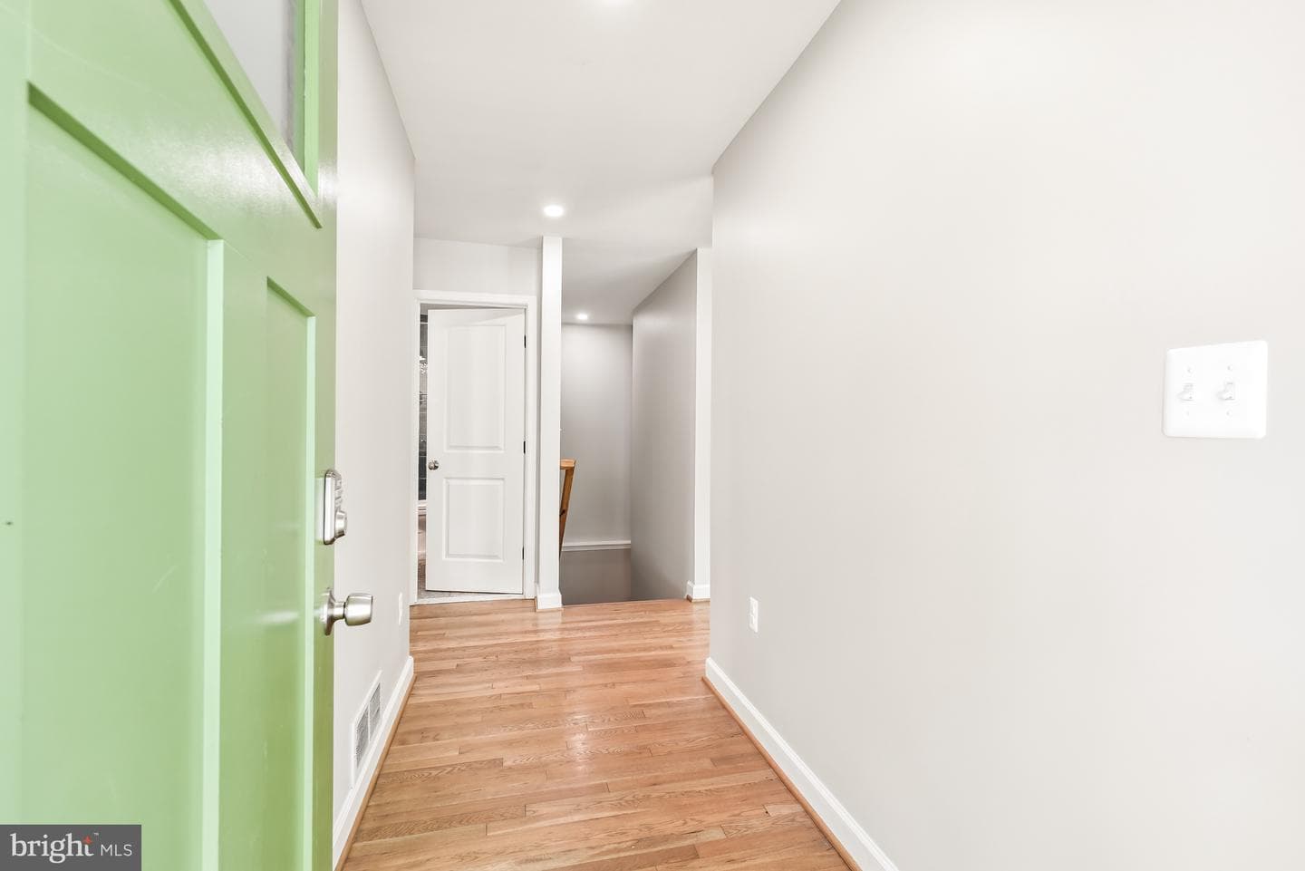 2123 N Earley Street photo 3