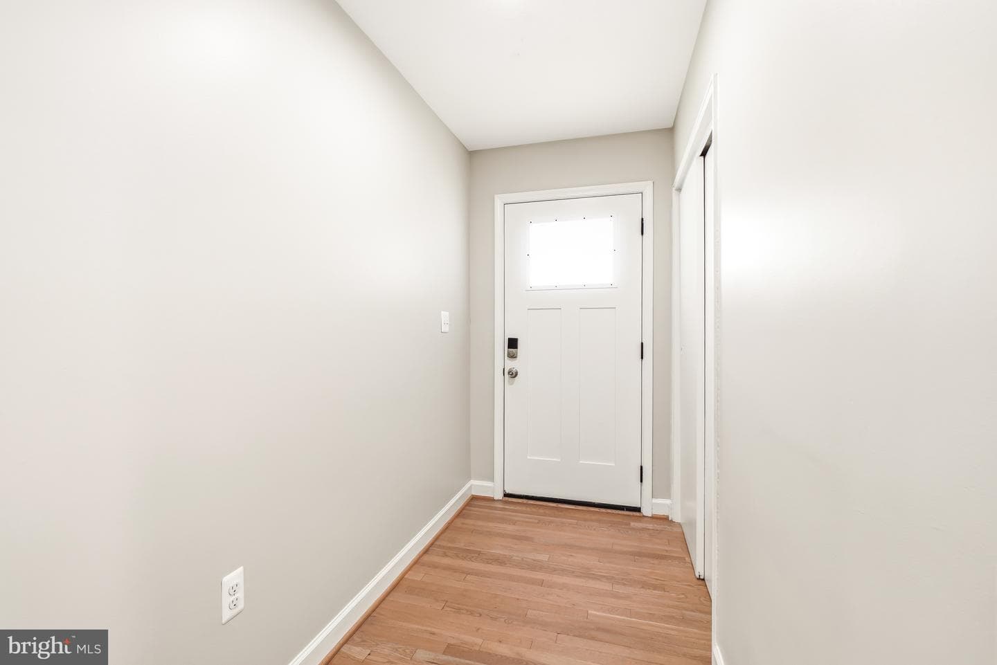 2123 N Earley Street photo 4