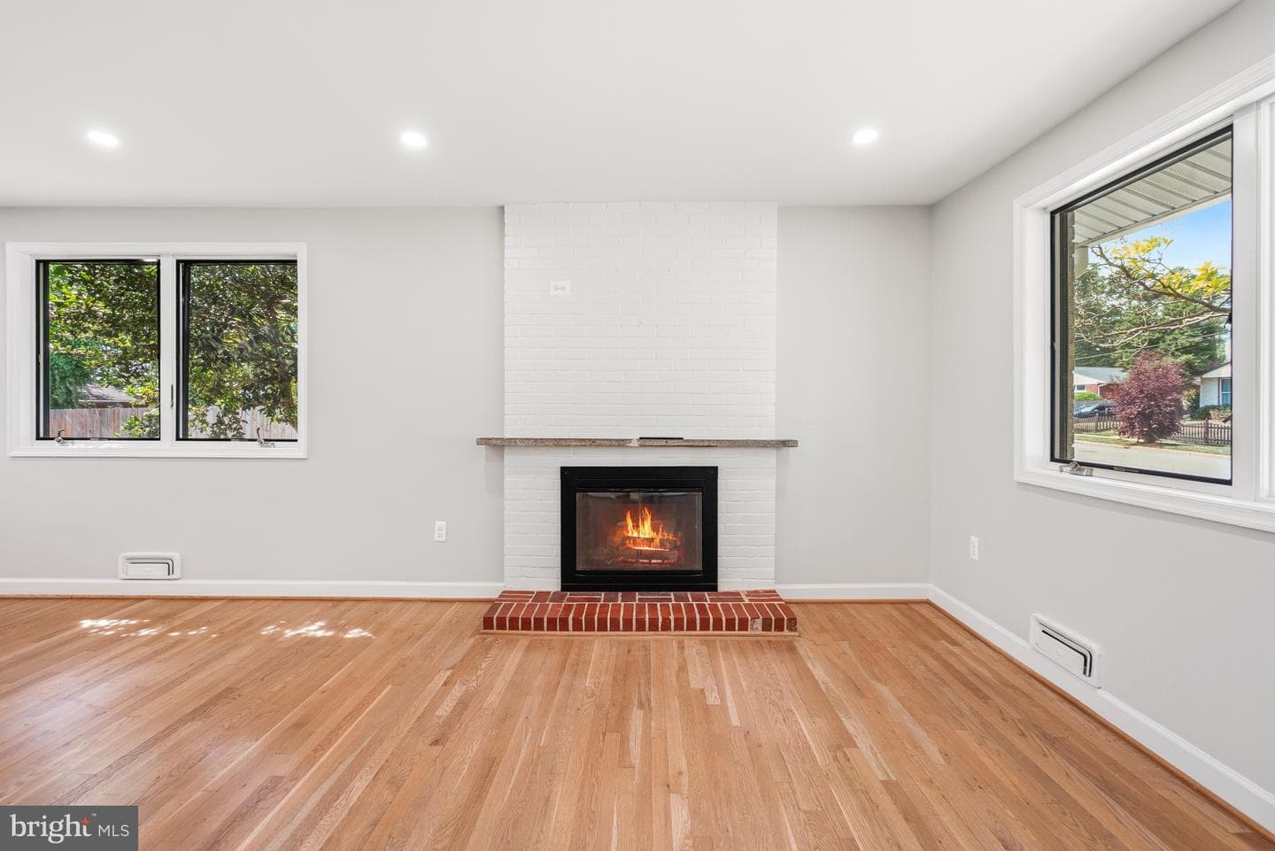 2123 N Earley Street photo 6