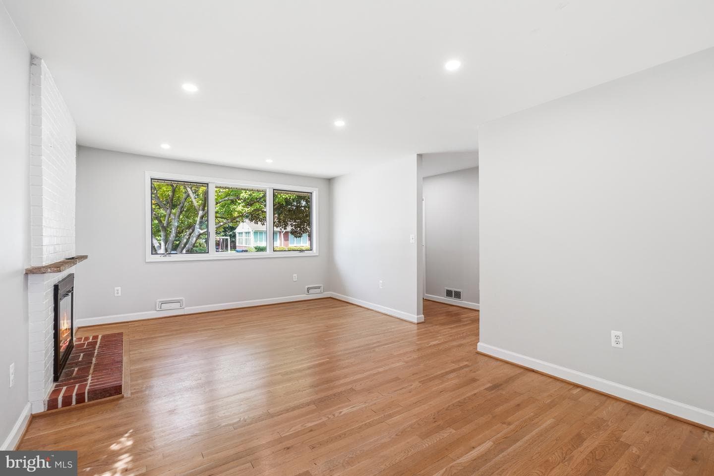 2123 N Earley Street photo 8