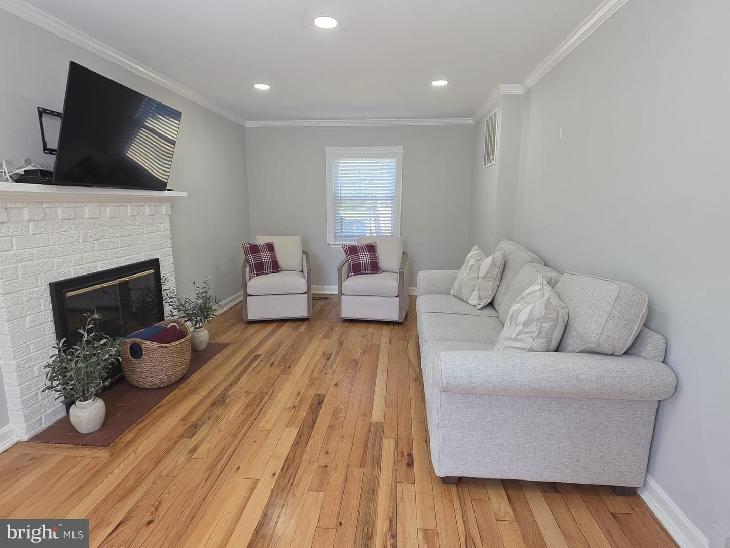 5427 Dawes Avenue photo 2