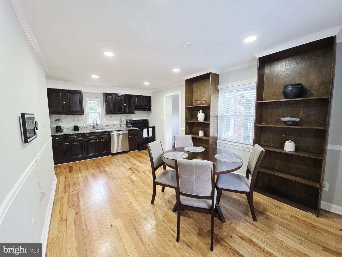 5427 Dawes Avenue photo 4