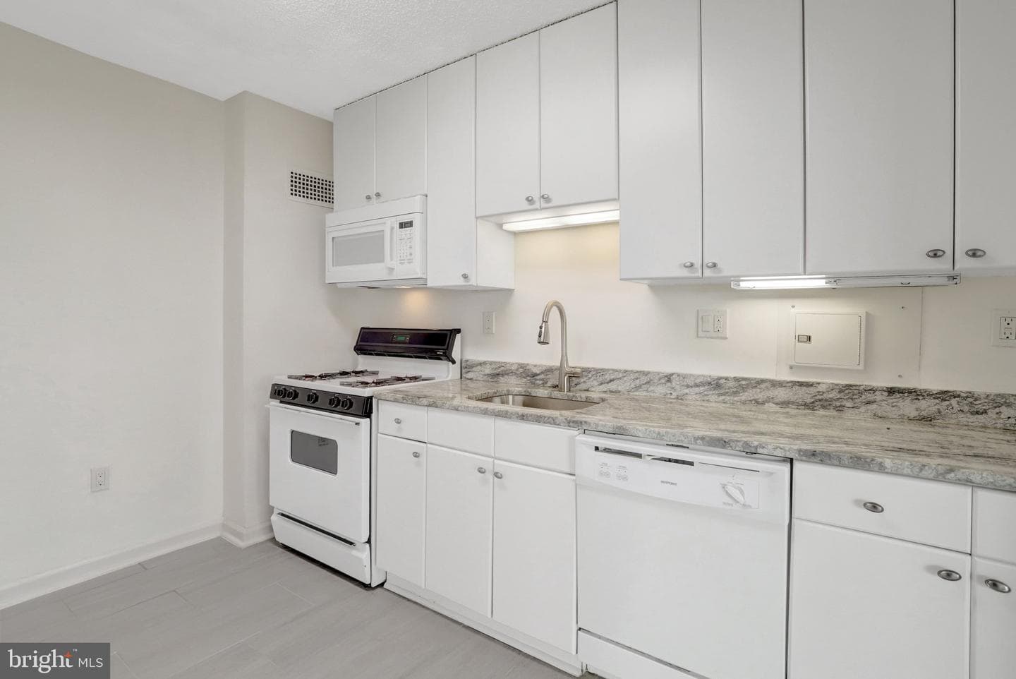 1225 Martha Custis Drive #811 photo 10
