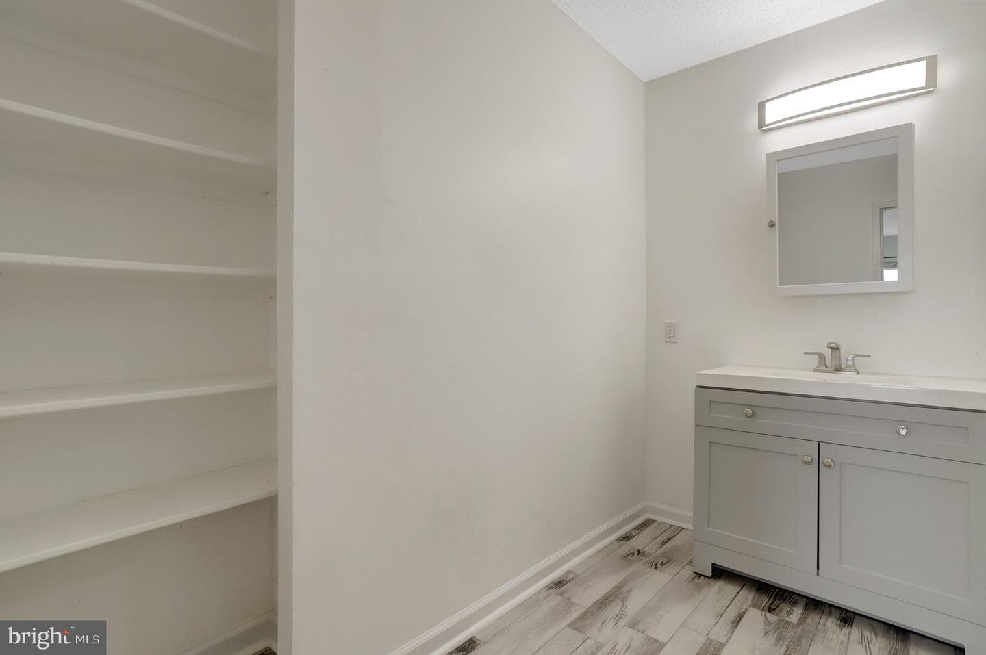 1225 Martha Custis Drive #811 photo 21