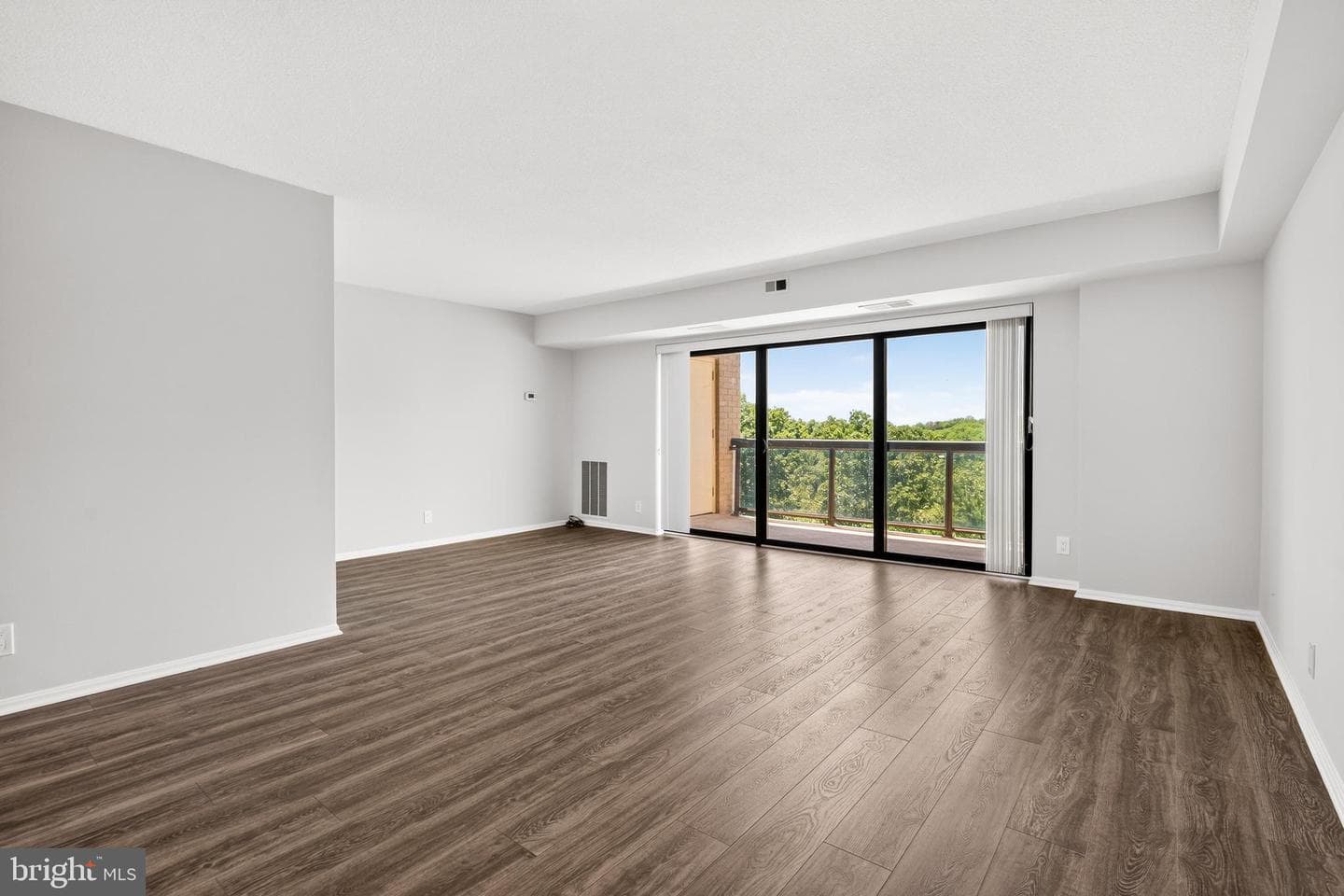 307 Yoakum Parkway #802 photo 1