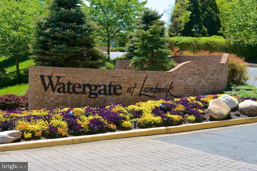 309 Yoakum Parkway ##406