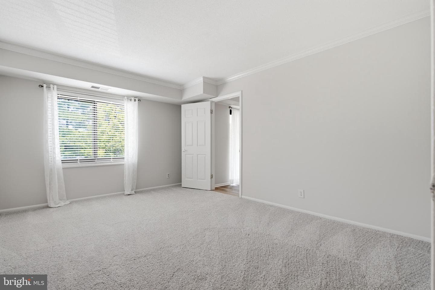 309 Yoakum Parkway ##406 photo 11