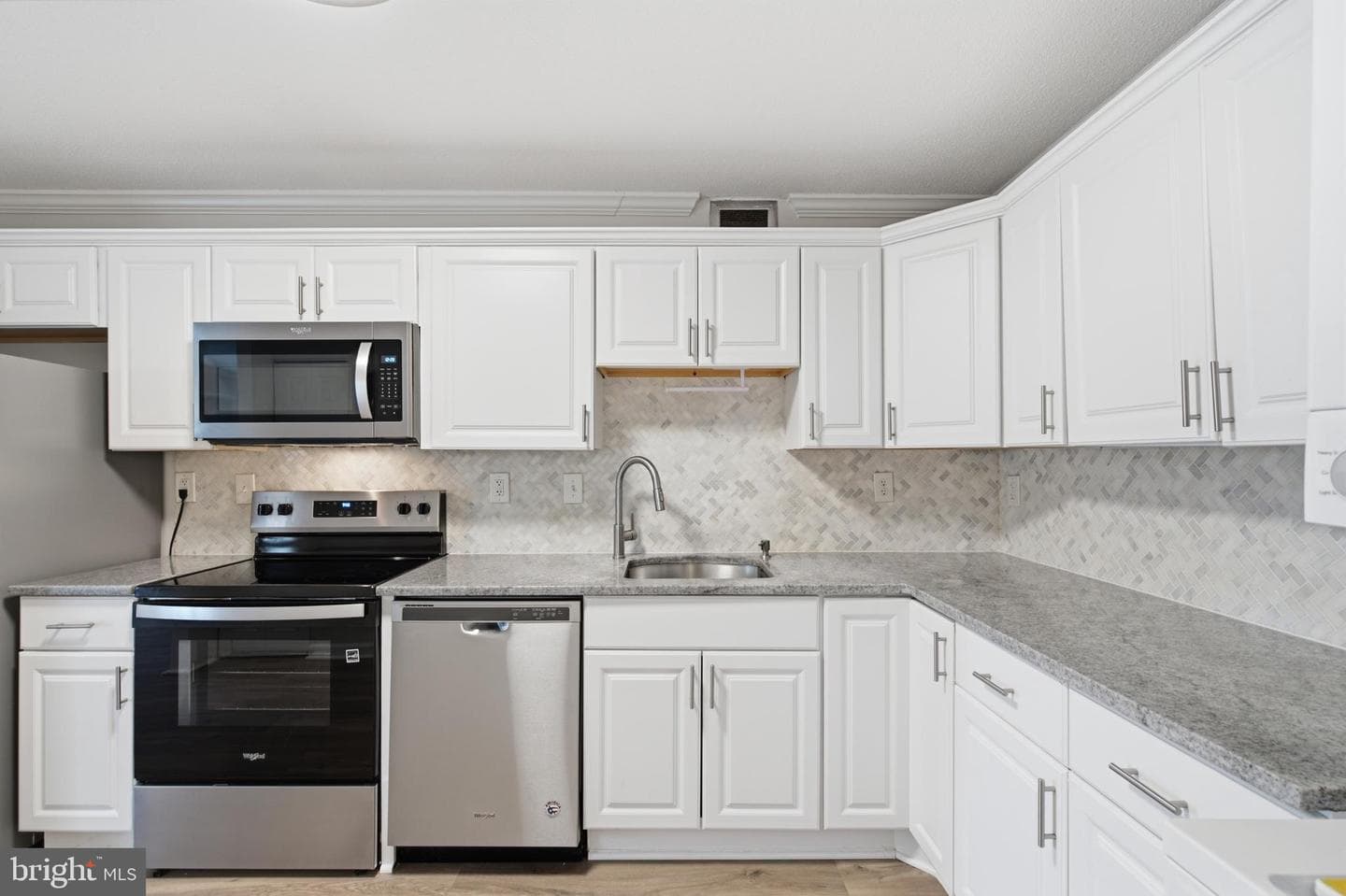 309 Yoakum Parkway ##406 photo 16