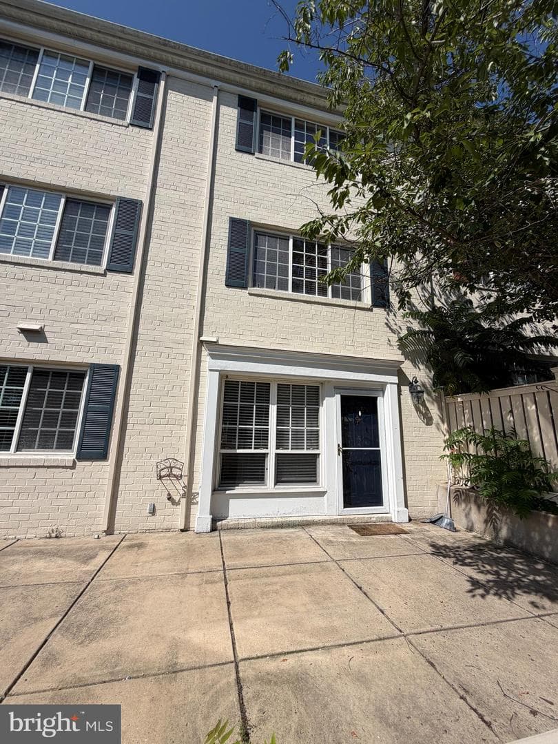 1415 N Van Dorn Street #a photo 1