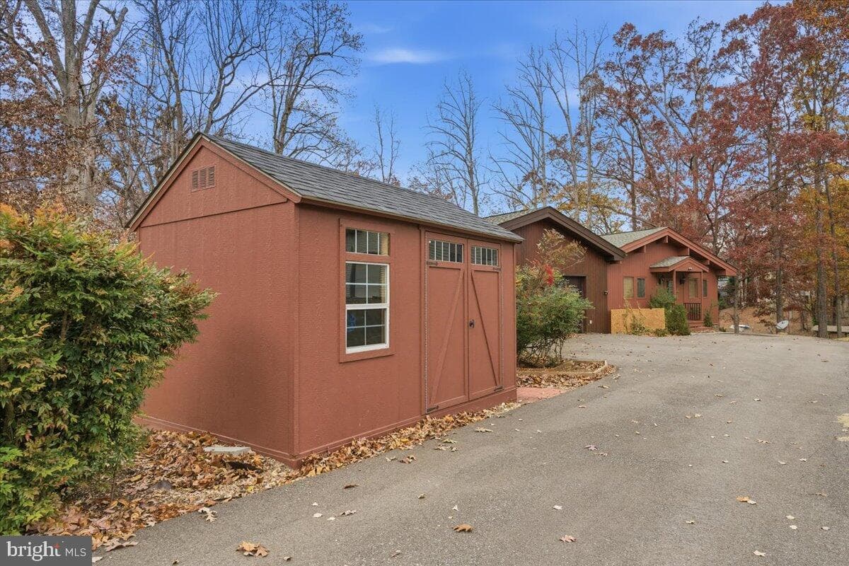 307 Meadow Point Drive photo 9