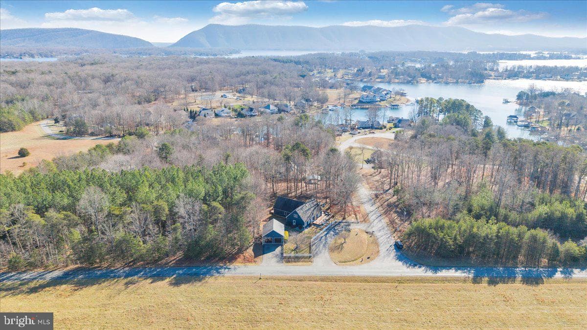 100 Sandpiper Drive photo 4