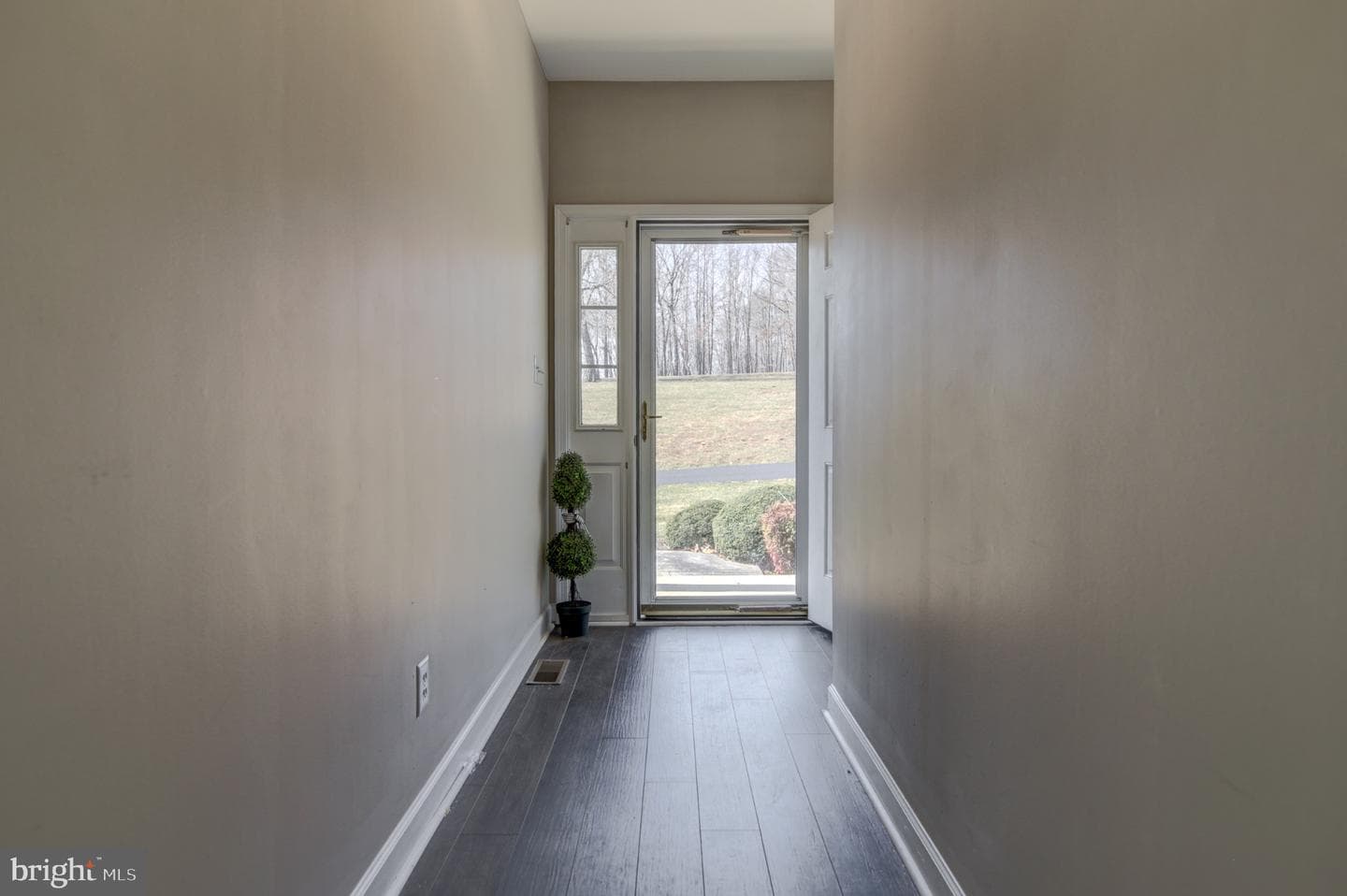 1052 8th Fairway Lane photo 3