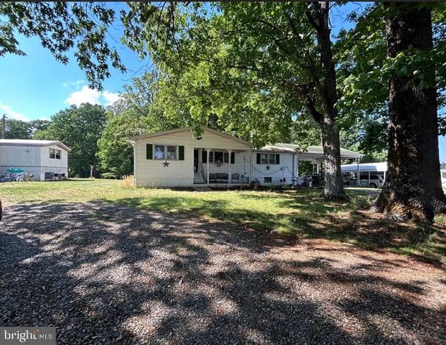 1056 Boyds Lane photo 2