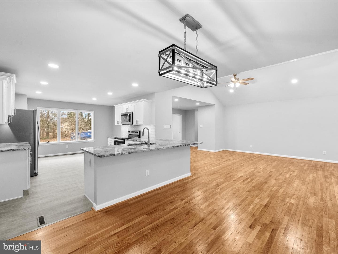 10009 River Road photo 16