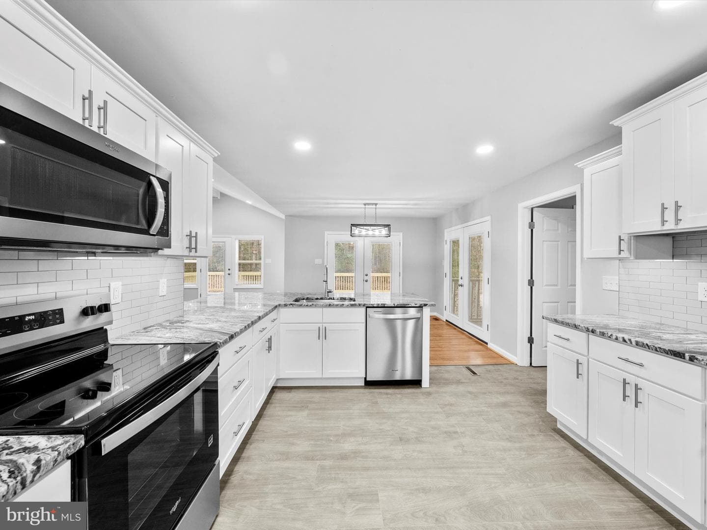 10009 River Road photo 23
