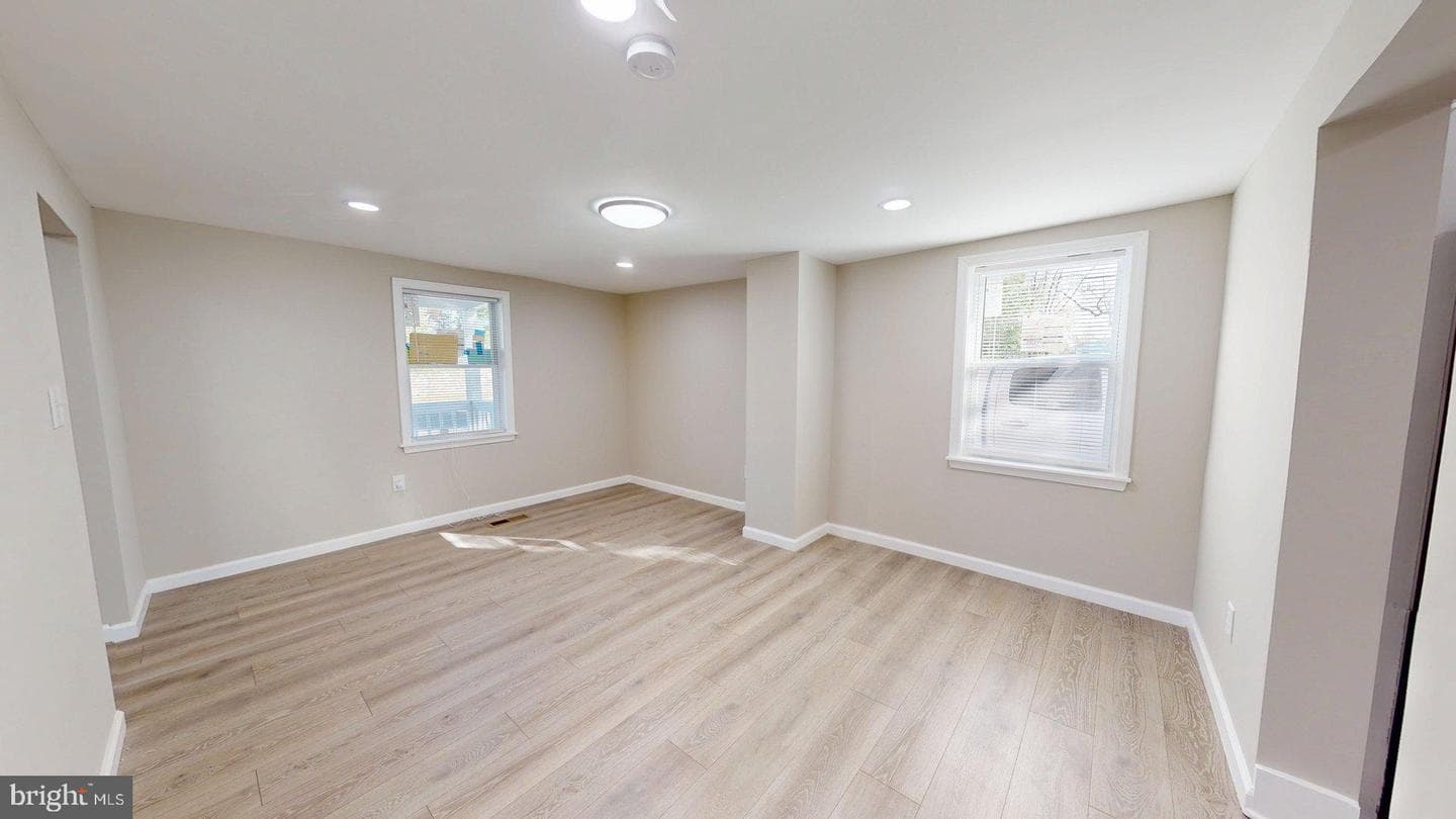 21 S Greenway Avenue photo 11