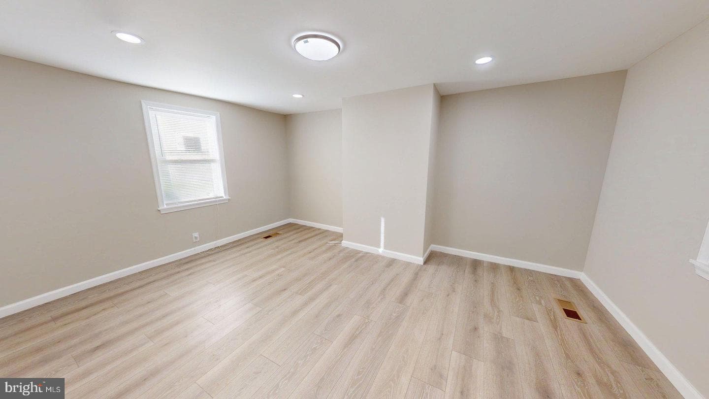 21 S Greenway Avenue photo 15