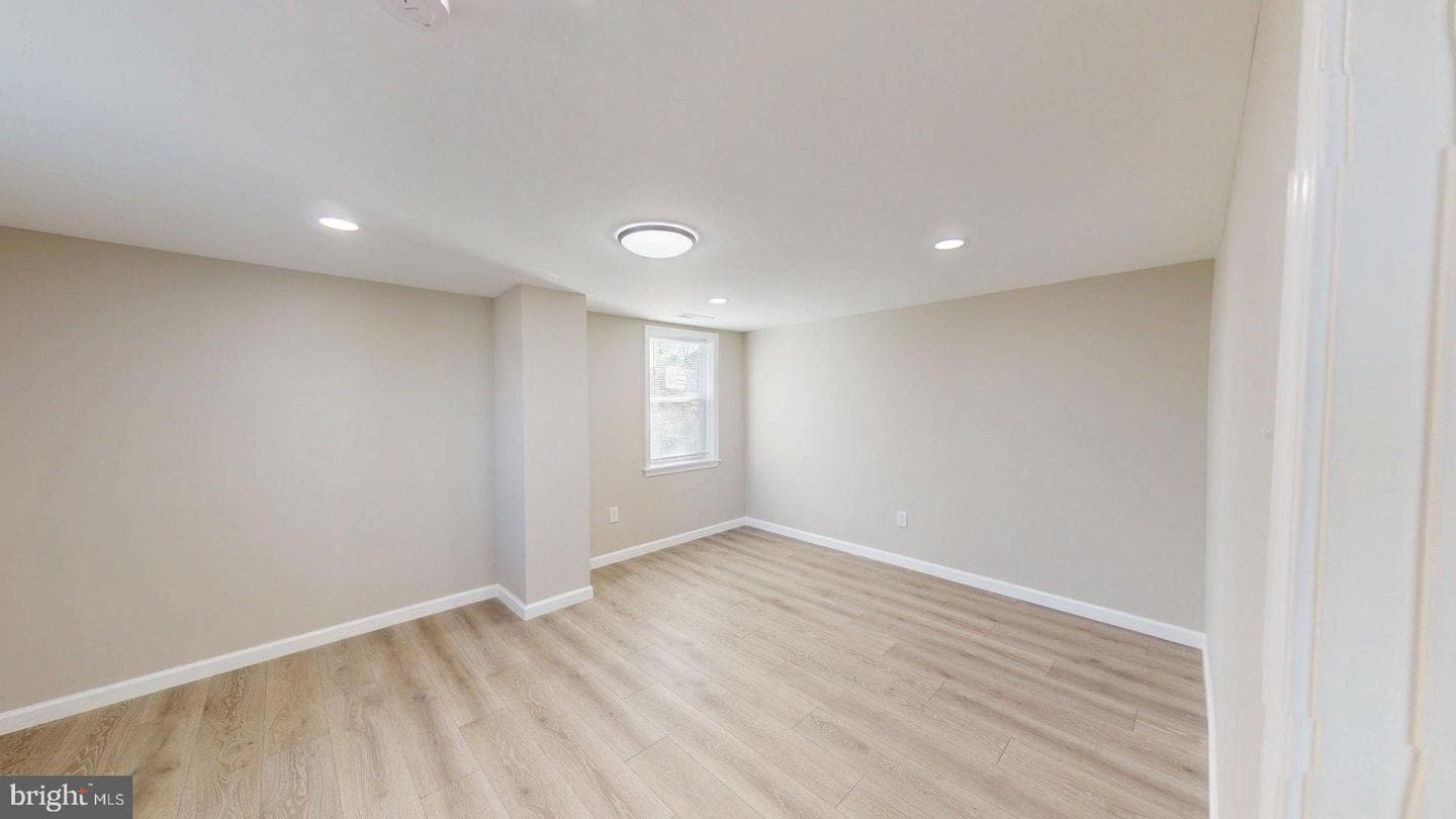 21 S Greenway Avenue photo 16
