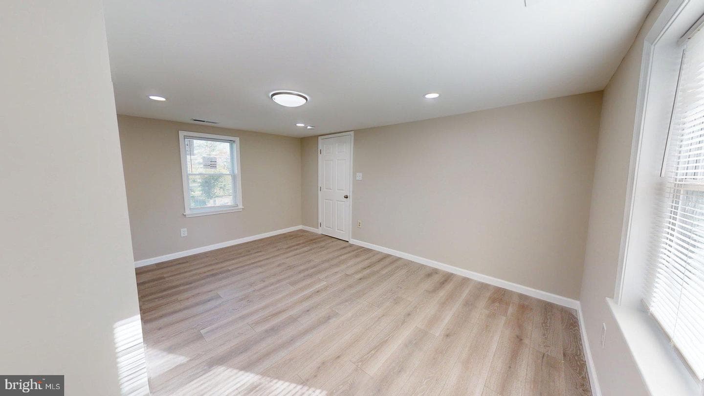 21 S Greenway Avenue photo 18