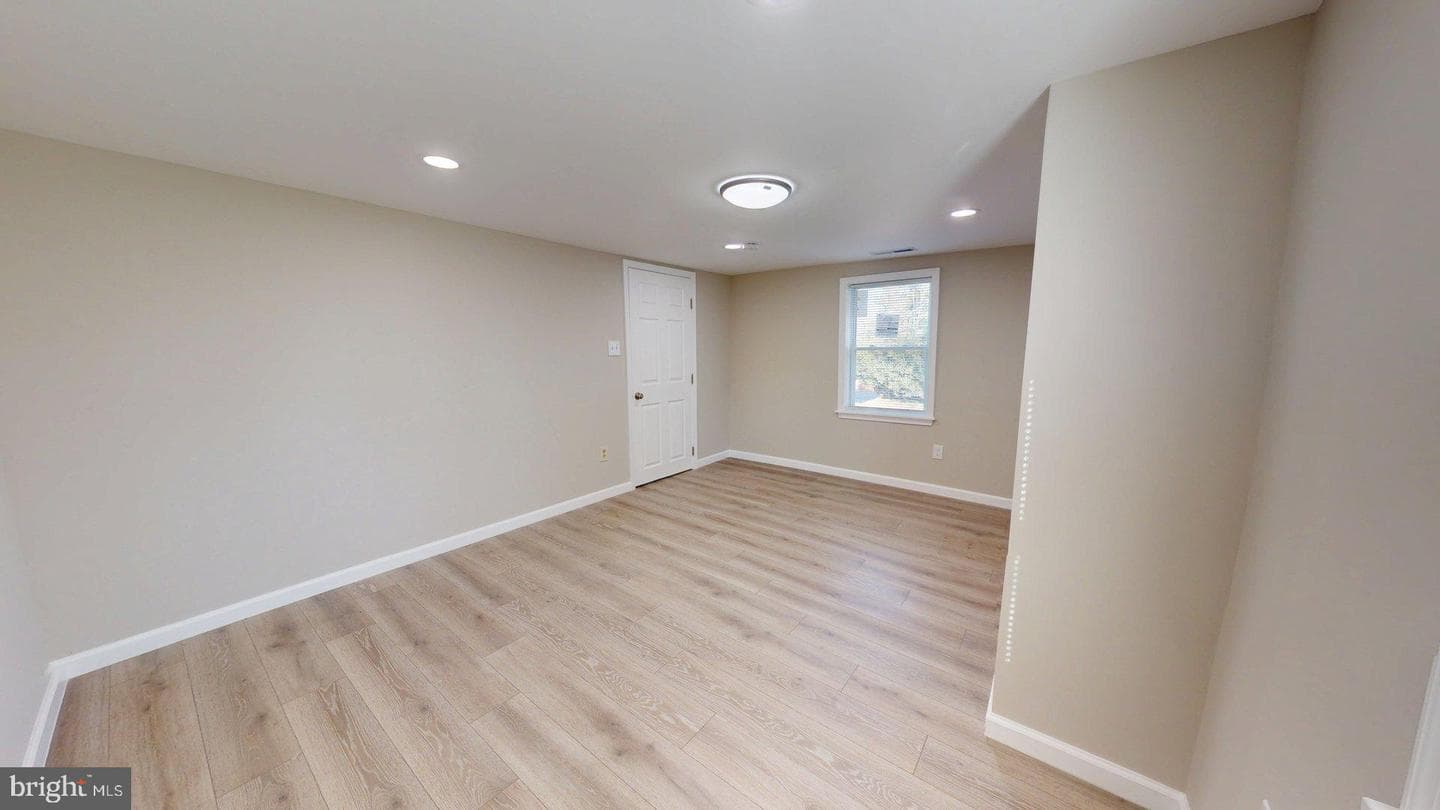 21 S Greenway Avenue photo 19