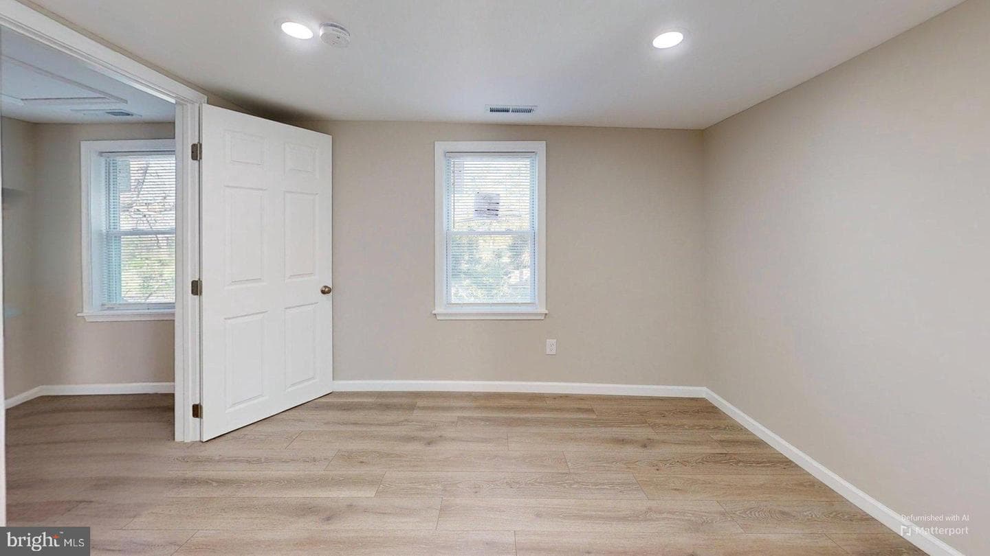21 S Greenway Avenue photo 33