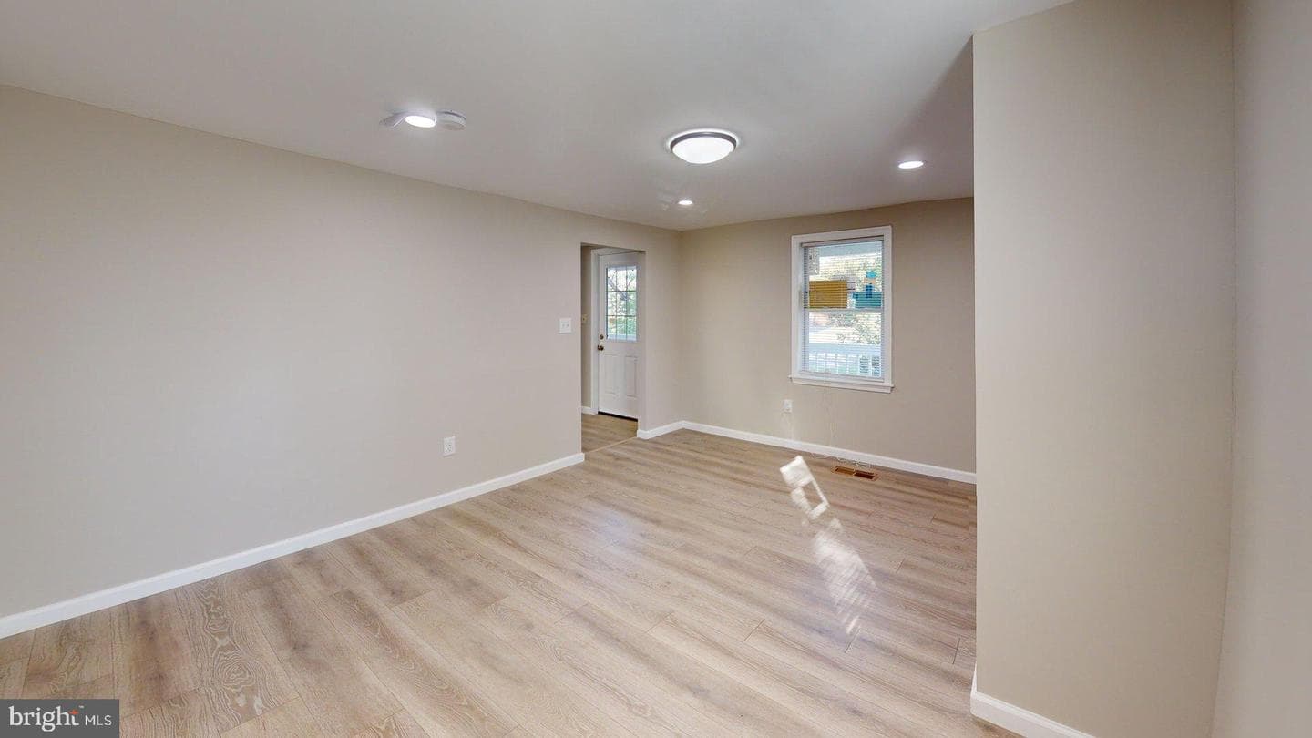 21 S Greenway Avenue photo 43