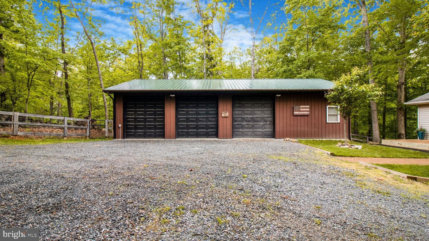 2834 Calmes Neck Lane photo 2