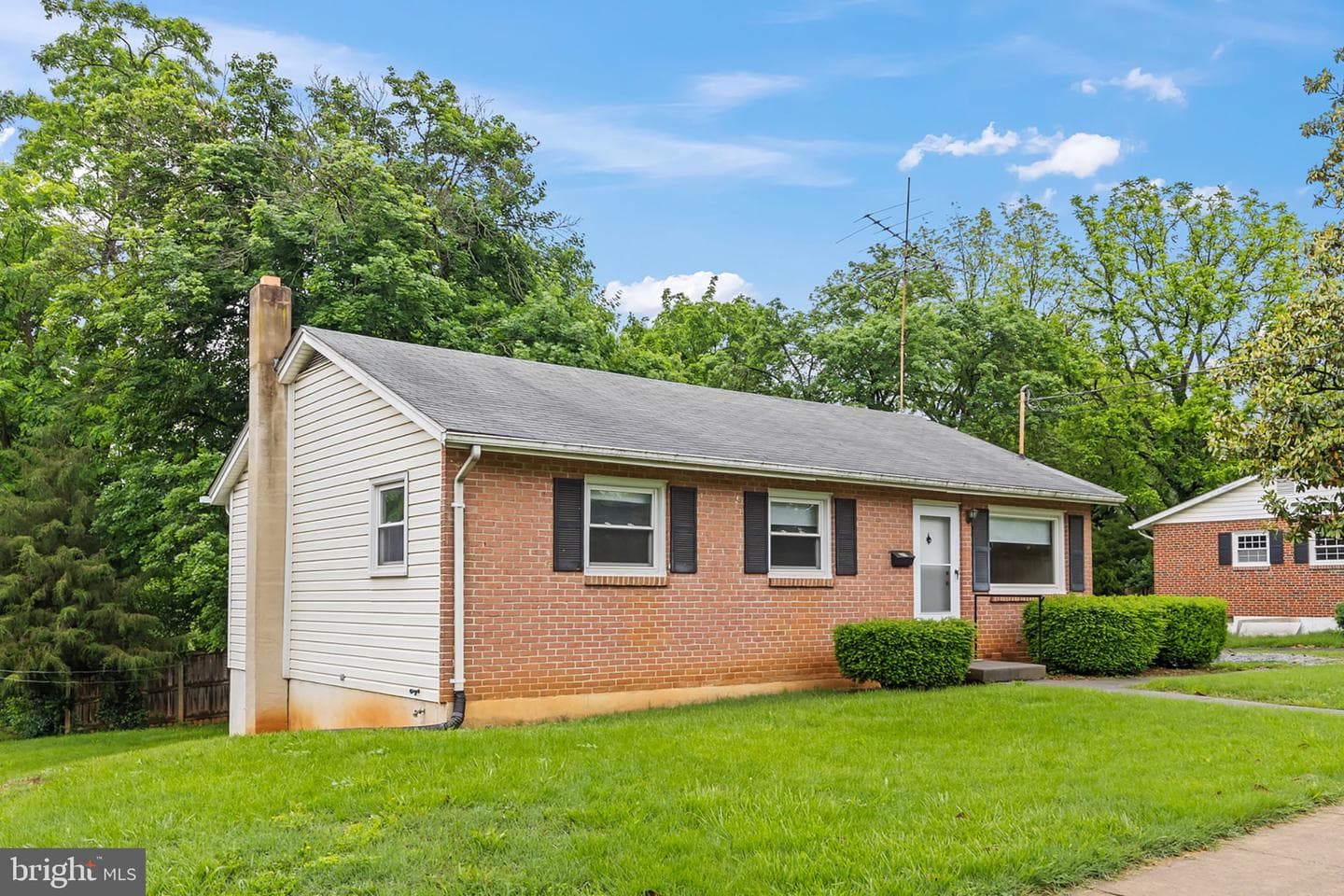 311 S Buckmarsh Street photo 3