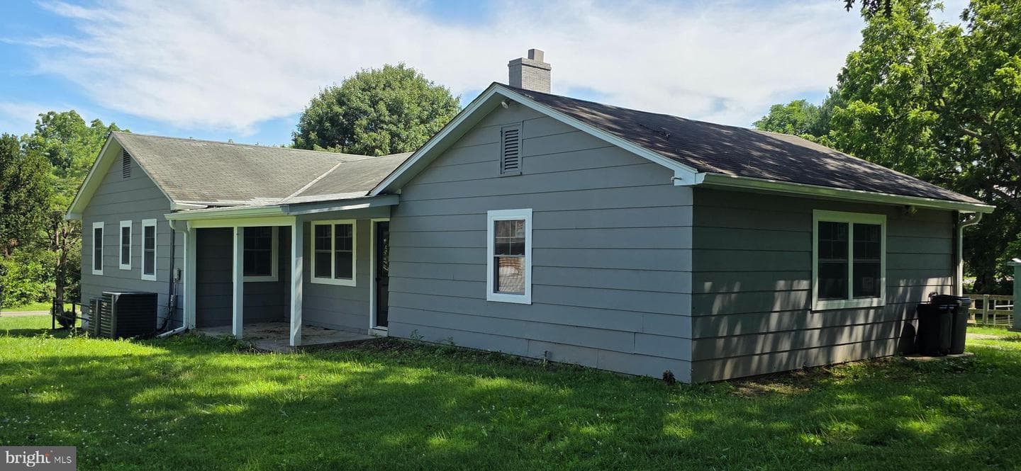 6866 Lord Fairfax Highway photo 2