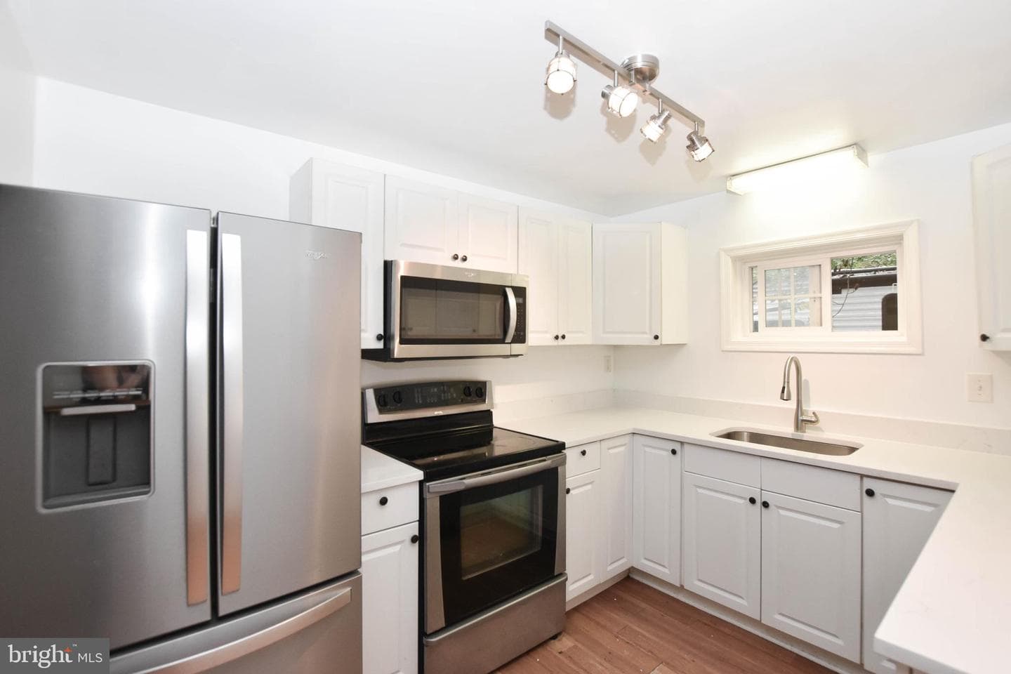 420 White Oak Lane photo 4