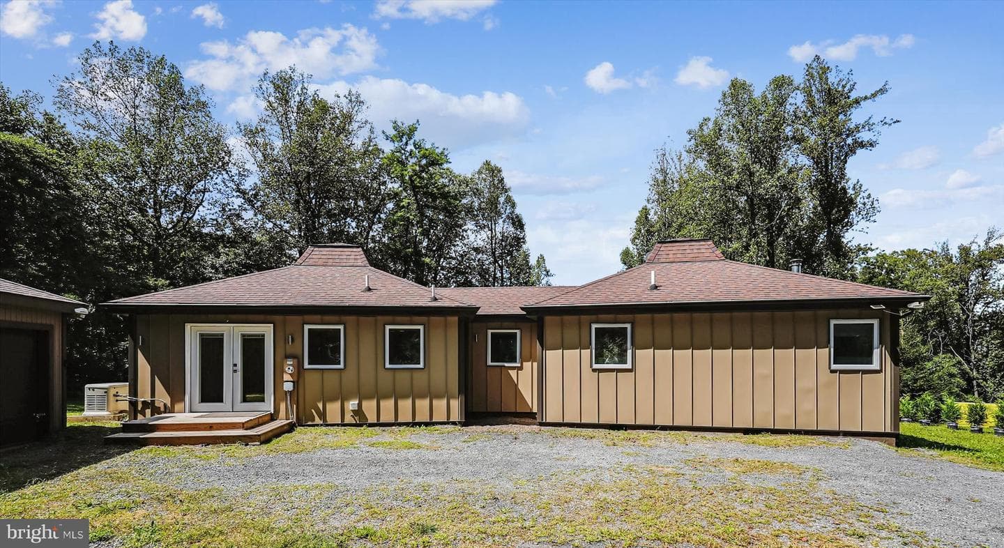 21826 Blue Ridge Mtn Road photo 3