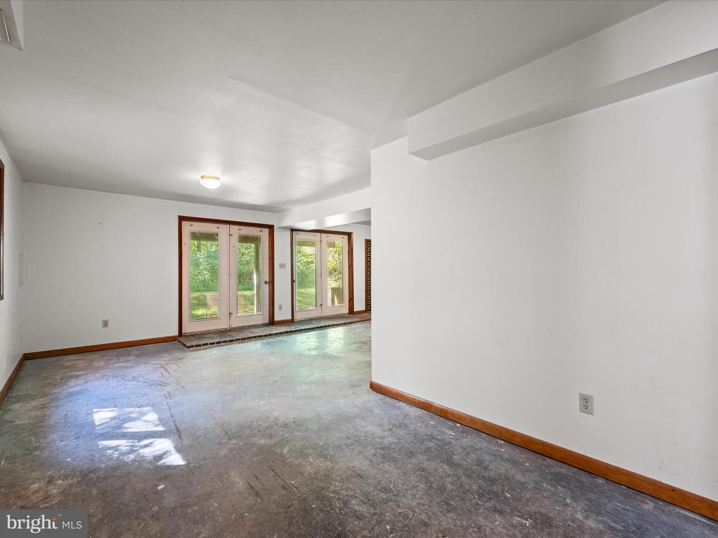 616 Chestnut Lane photo 34