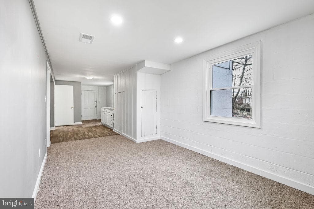 201 N Greenway Avenue photo 17