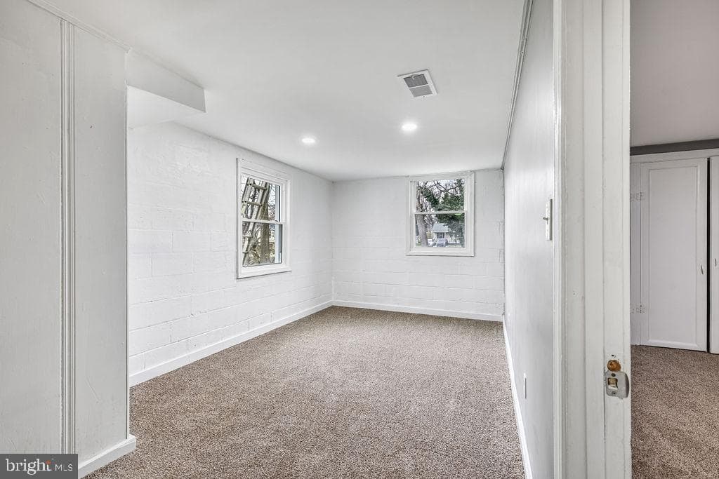 201 N Greenway Avenue photo 25