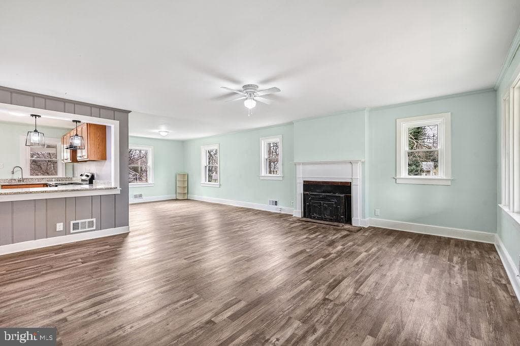 201 N Greenway Avenue photo 3