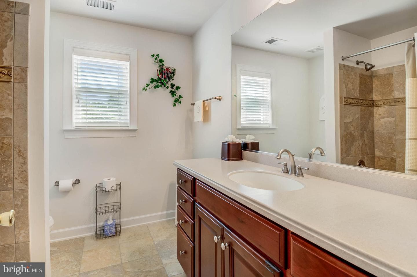 113 Roseville Court photo 32
