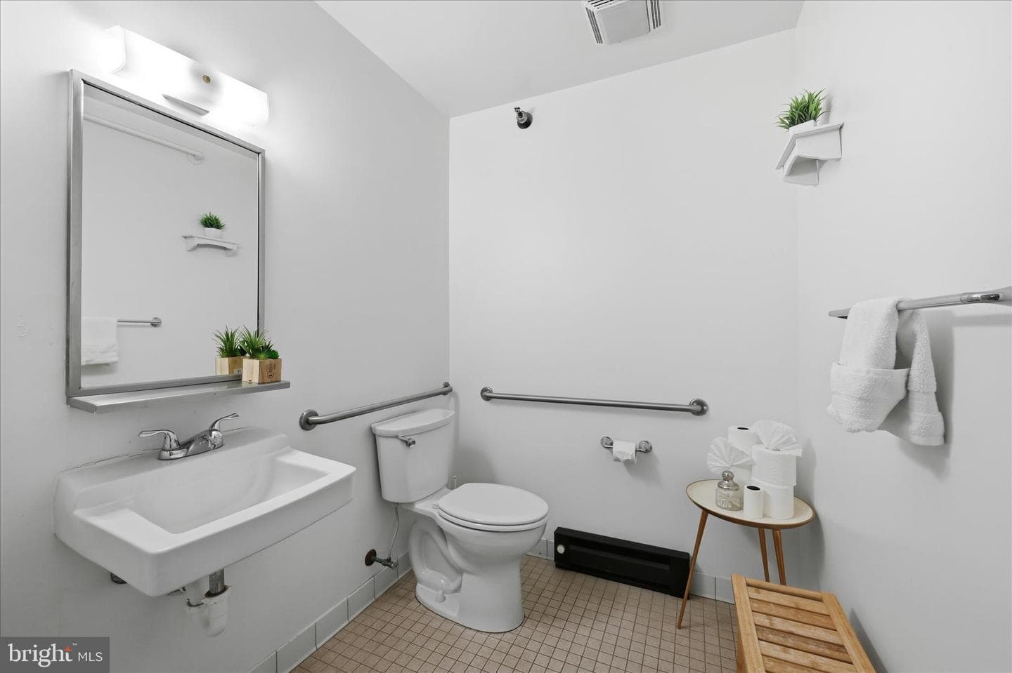210 W Main Street photo 36