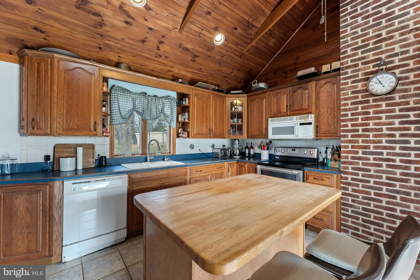 420 Russell Road photo 31
