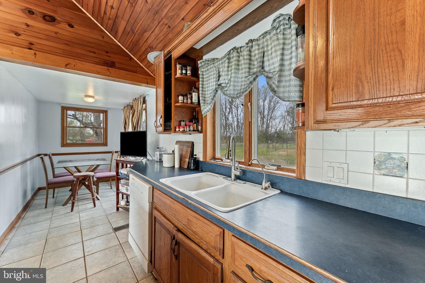 420 Russell Road photo 32