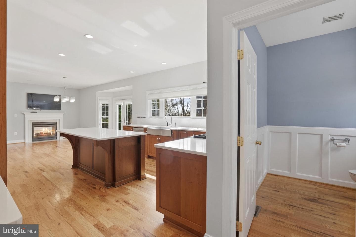 413 Montgomery Court photo 17