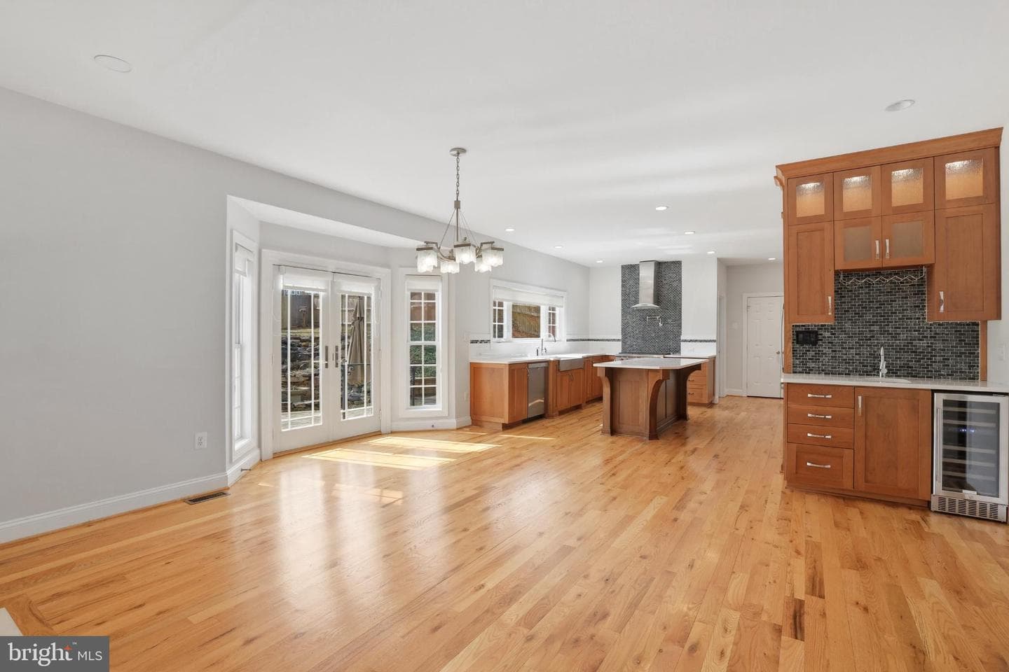 413 Montgomery Court photo 21