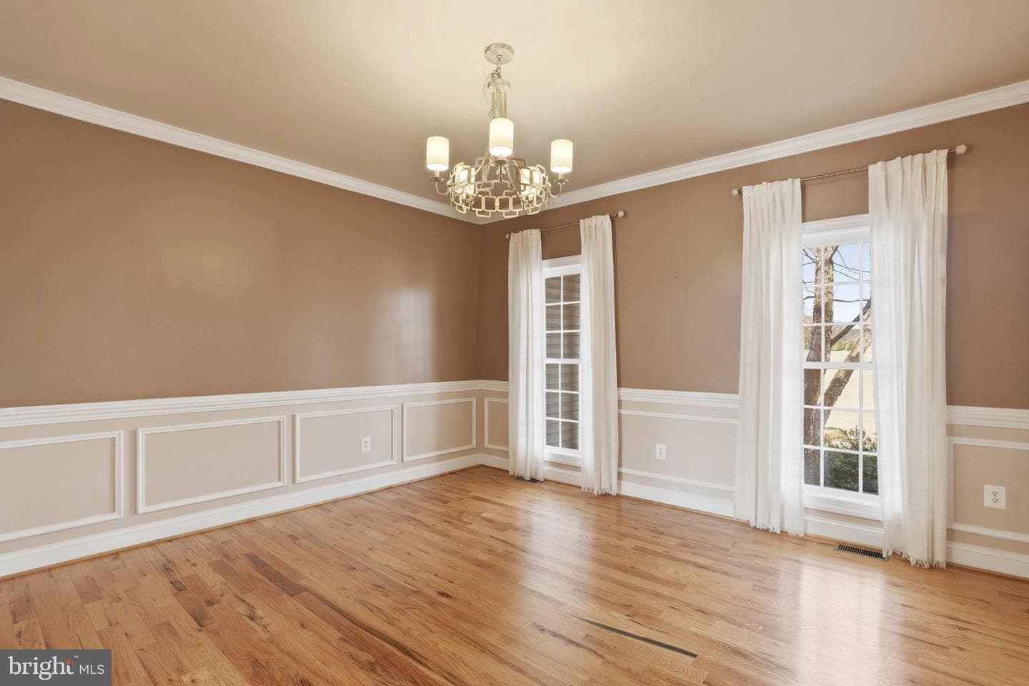 413 Montgomery Court photo 27