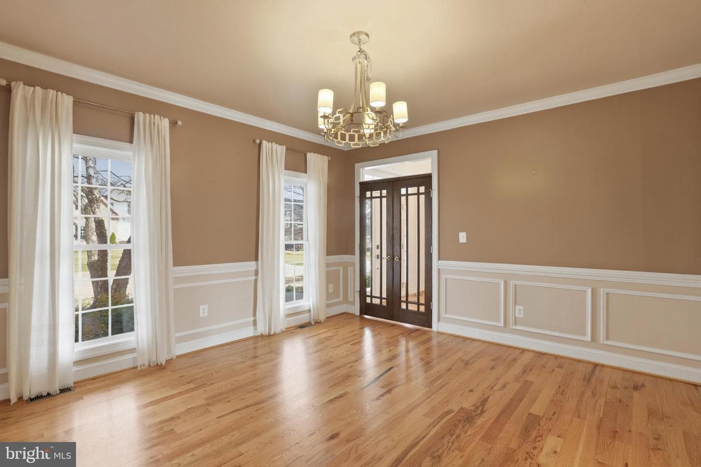413 Montgomery Court photo 28