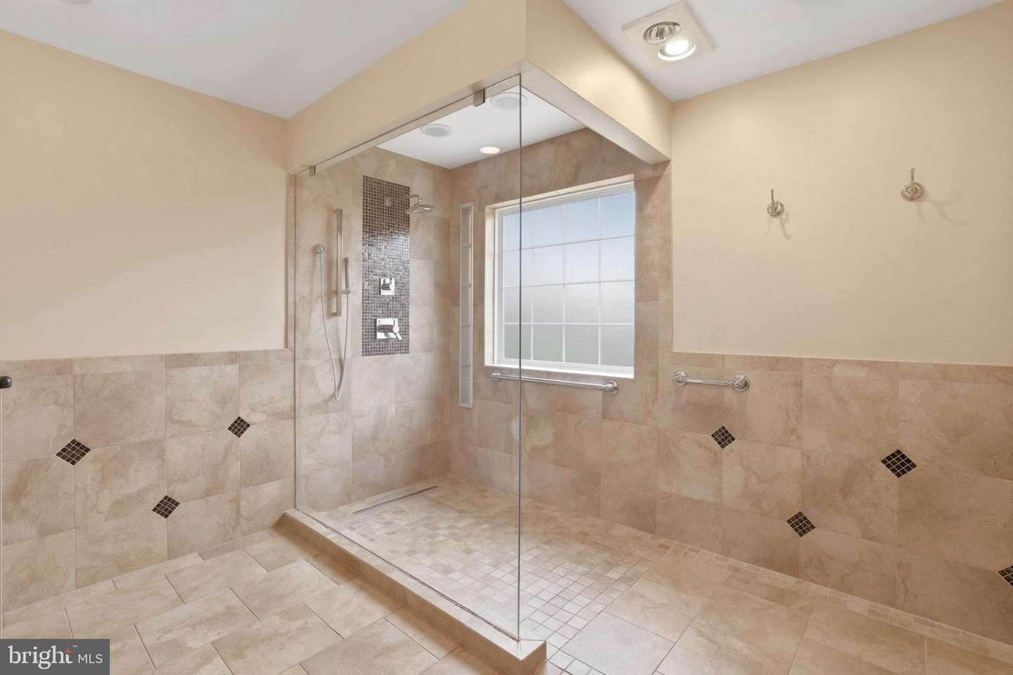 413 Montgomery Court photo 40