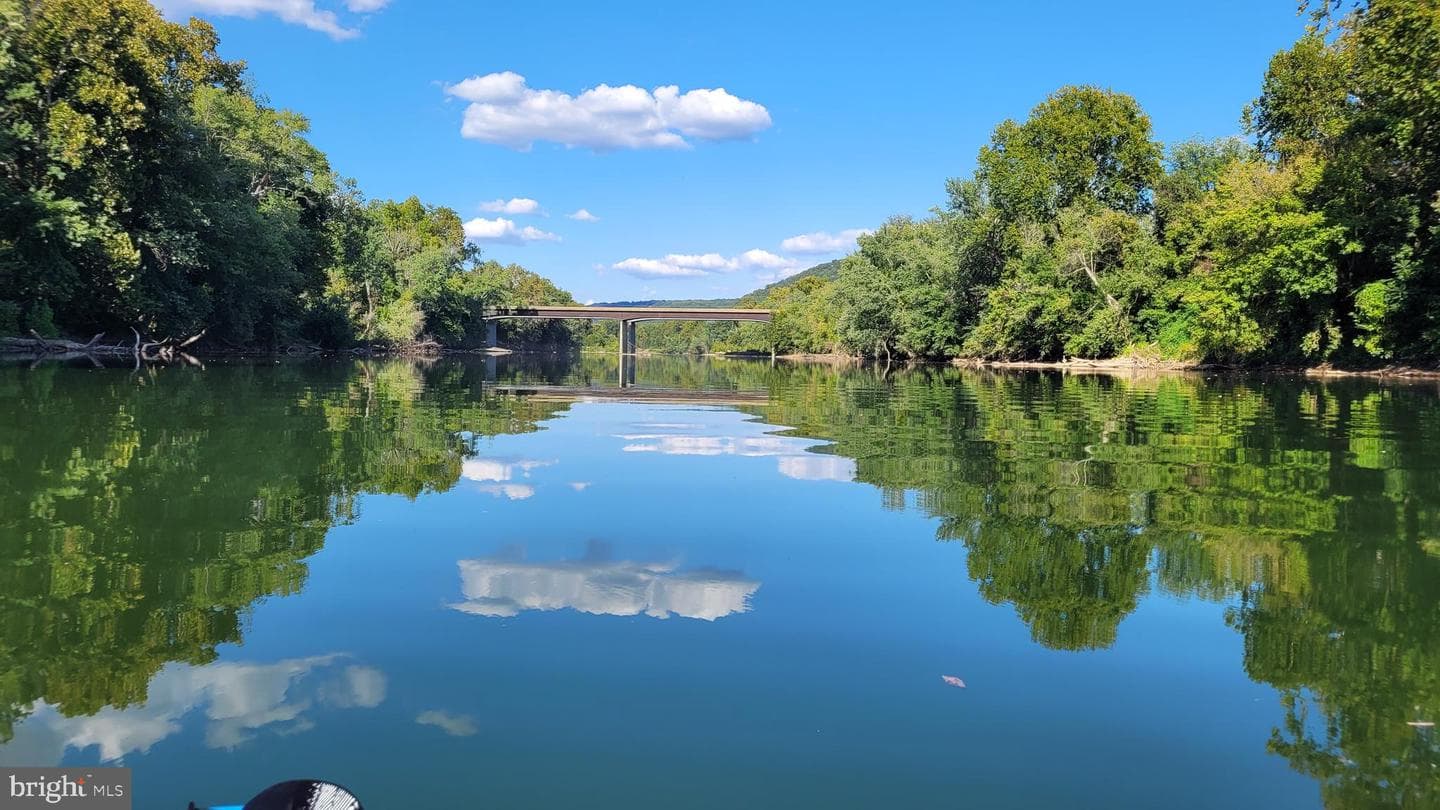1527 Shenandoah River Lane photo 4