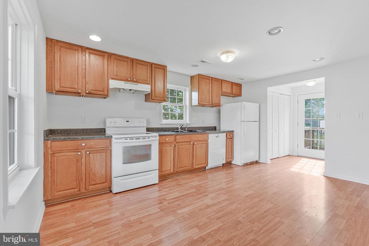 306 N Buckmarsh Street photo 10