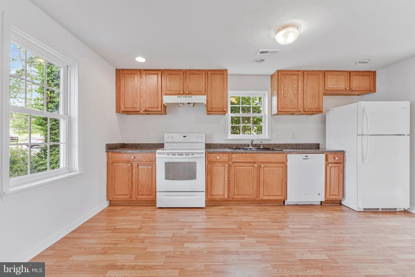 306 N Buckmarsh Street photo 11